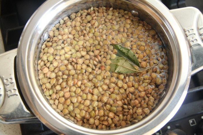 Чечевица со свеклой и шпинатом