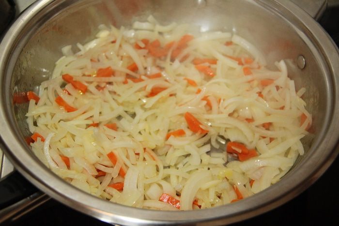 Тeплый салат с черной чечевицей и киноа