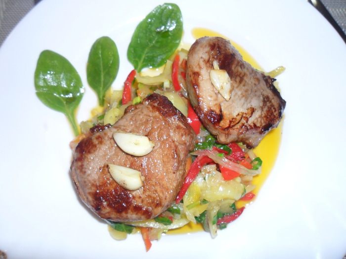 Свиные медальоны с кисло-сладким перцем