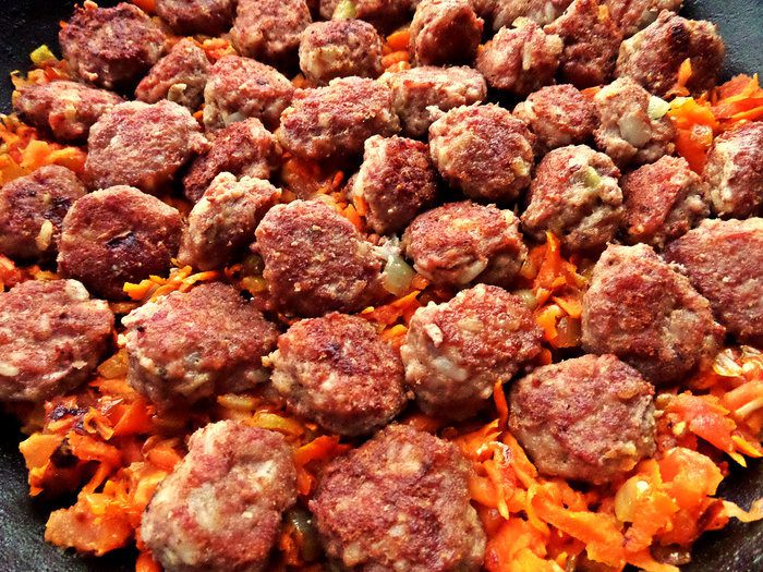 Фрикадельки в моркови