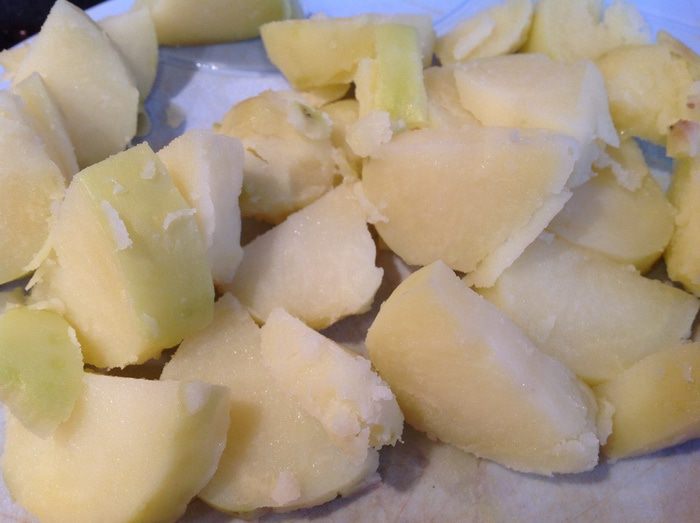 Теплый салат с кедровыми орешками