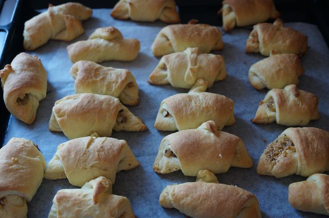 Воздушные рогалики с хрустящей ореховой начинкой (Українськи страви)