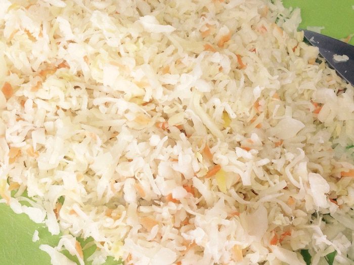 Пирог с грибами и квашеной капустой