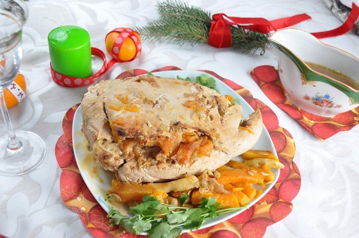 Филе индейки, запеченное в рукаве с тыквой и яблоками