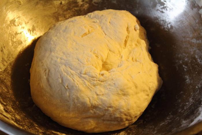 Лепешки с луковой начинкой