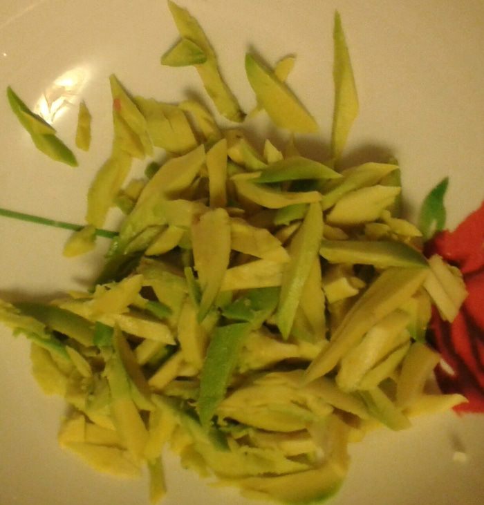 Салат из авокадо с индейкой