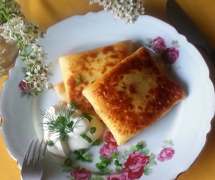 Блинчики с копченым окороком и вареным яйцом