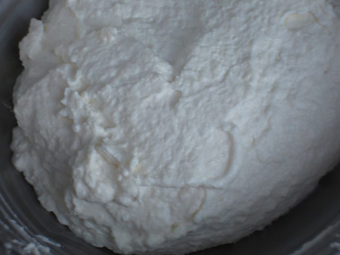 Торт с черешней и творожным муссом