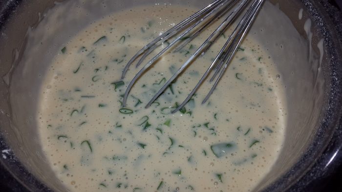 Мясные оладьи с зеленым луком