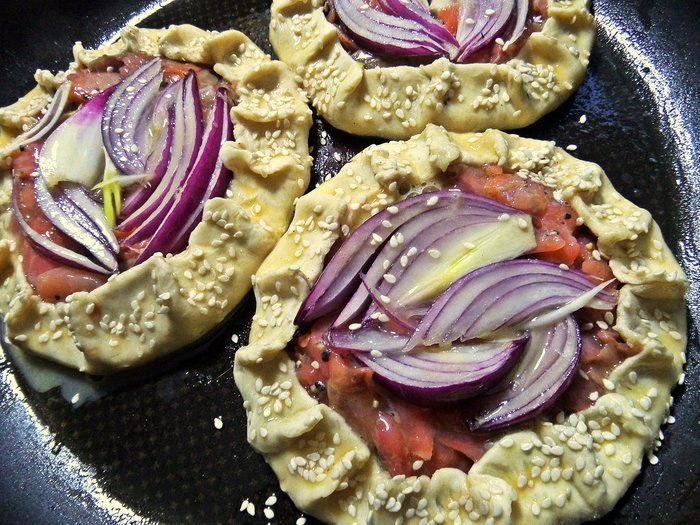 Слойки с картошкой и лососем