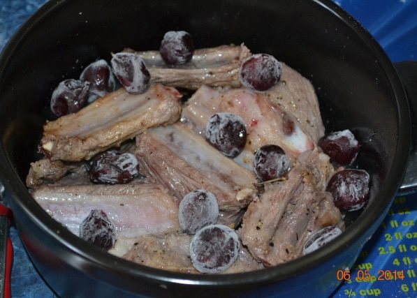 Свиные ребрышки со сливами