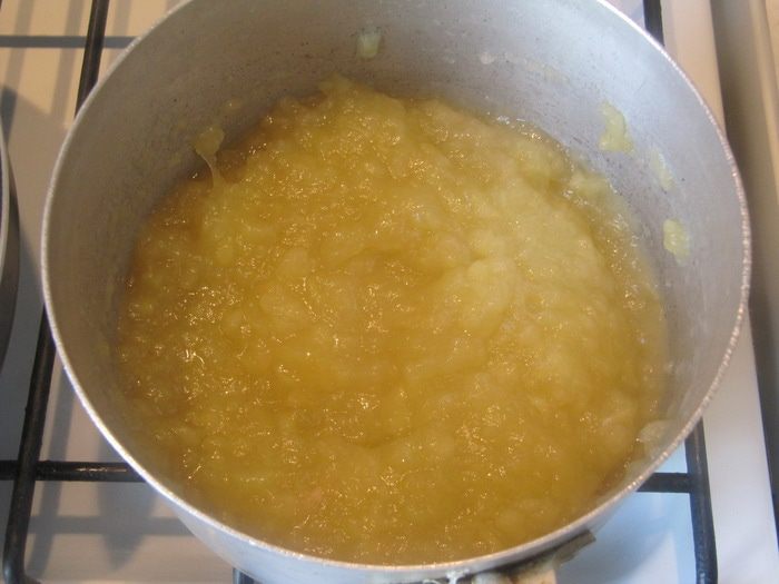 Яблочный торт-пирог с корицей