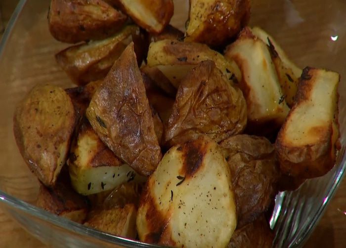 Яйца, запеченные с картофелем, грибами и шпинатом 
