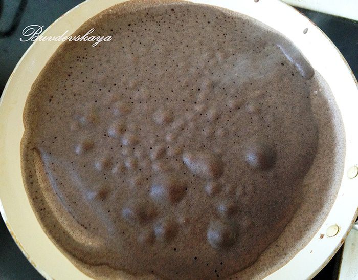 Черемуховые блины с маскарпоне и голубикой