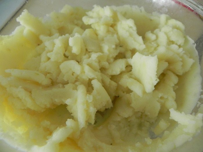 Картофельно-творожные пирожки с зеленью и яйцом