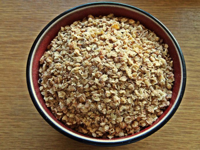 Куриная печень с овощами и гречкой