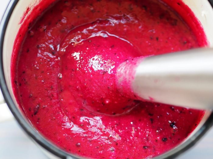 Мусс из кус-куса с ягодами и фруктами