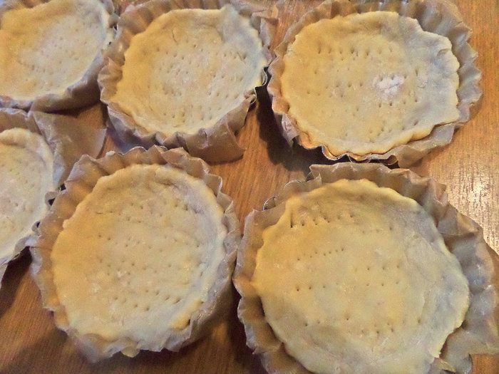 Ватрушки с голубикой и яблоком