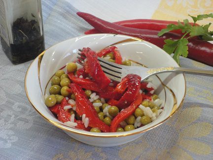 Рис с болгарским перцем и горошком
