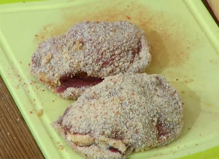 Эскалопы с ветчиной и сыром