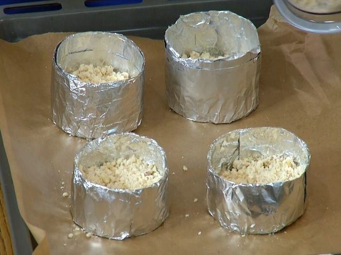 Яблочный крамбл с грецкими орехами