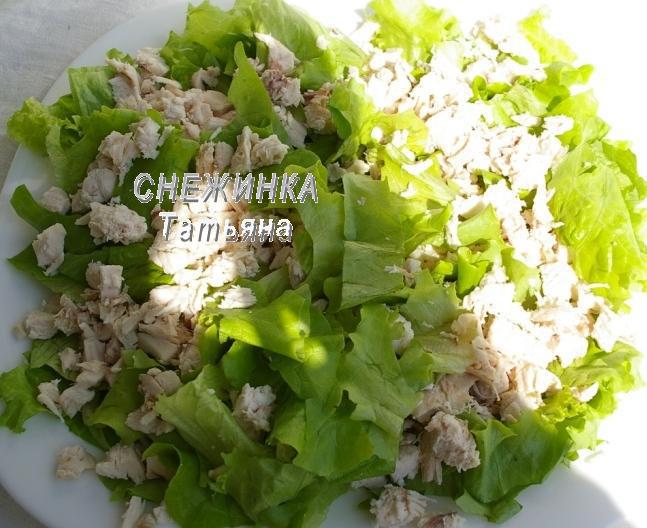 Куриный салат с киви и брынзой