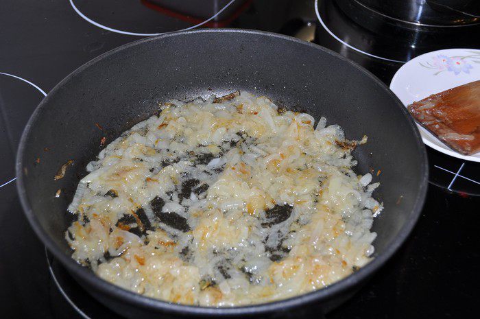 Пирожки с начинкой, тушенной в пиве и сыром