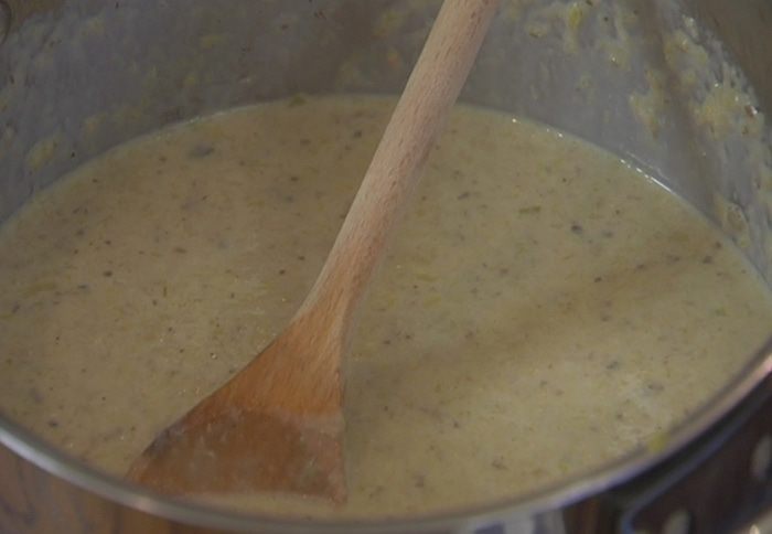 Грибной суп с луком-пореем