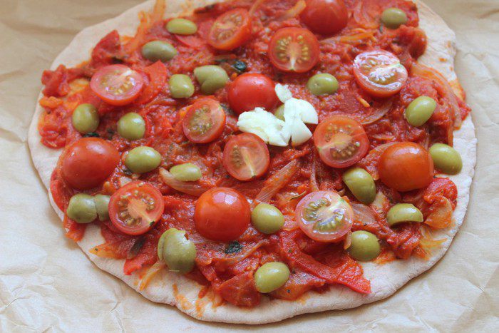 Пицца Маринара на томатном тесте