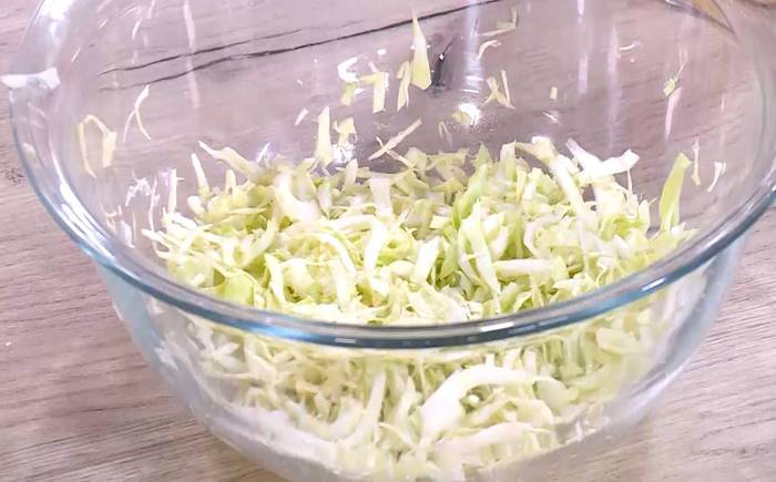 Вьетнамский салат с курицей и арахисом 