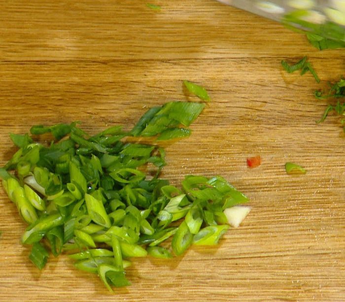 Салат из булгура с яблоком, сельдереем и красным перцем 