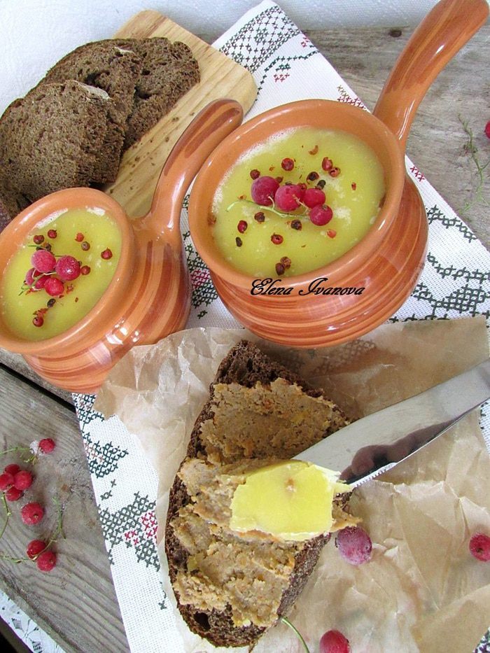 Паштет из куриных желудков с морковью и луком