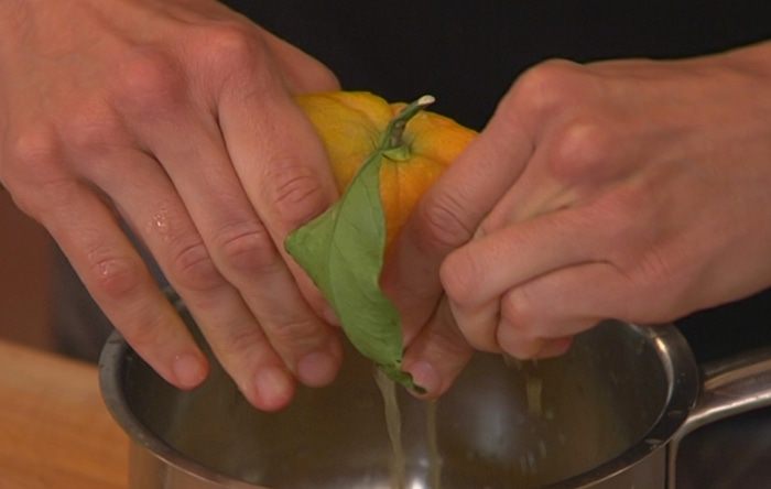 Малиновое желе с пузырьками