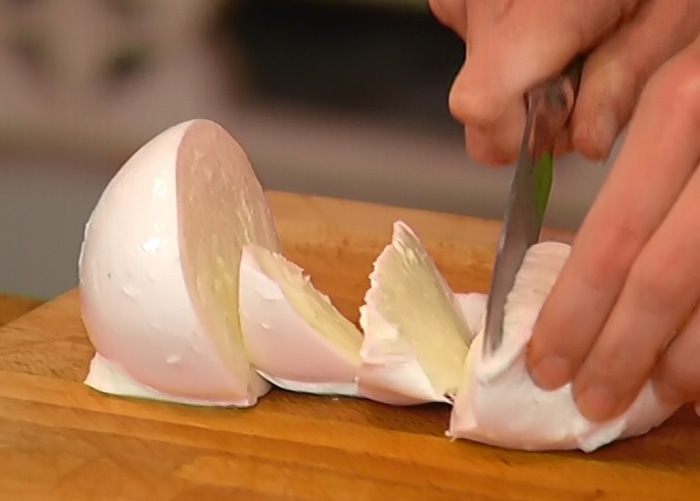 Салат из запеченной свеклы а ля капрезе 