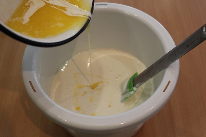 Миндальный пирог со сливой