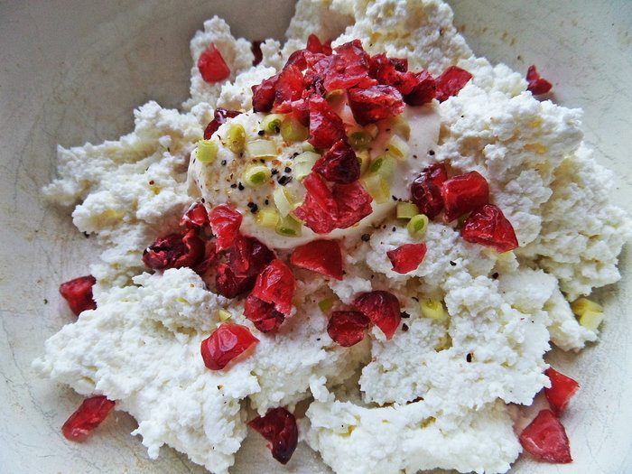 Бутерброд с пикантным творогом