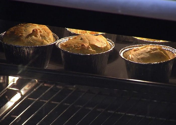 Капкейки с копченой семгой и укропом 
