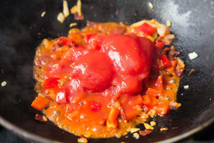 Паэлья с морепродуктами и чоризо 