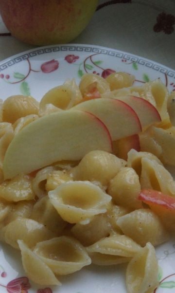Сладкие макароны с фруктами