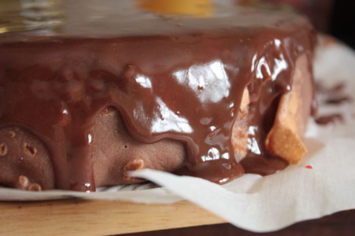 Муссовый торт с шоколадными блинами