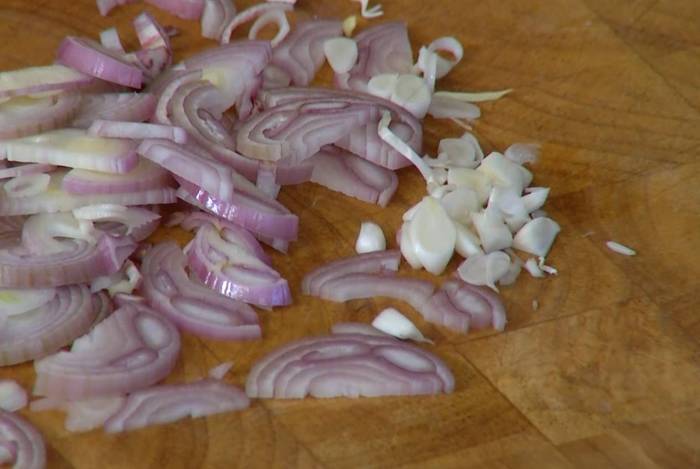 Треска в кленовом сиропе под соусом из кураги