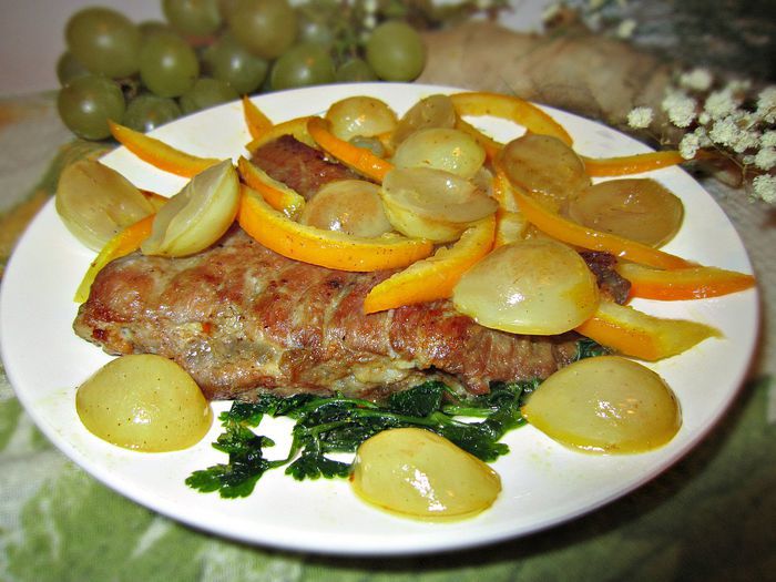 Свинина под фруктовым соусом