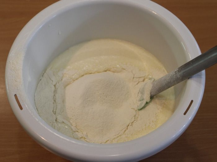 Миндальный пирог со сливой