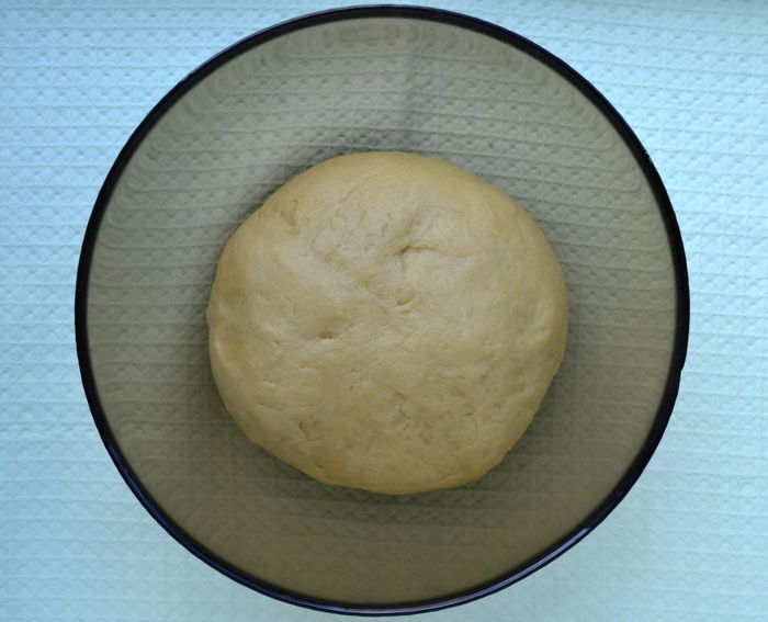 Пирог с молодым луком и грибами