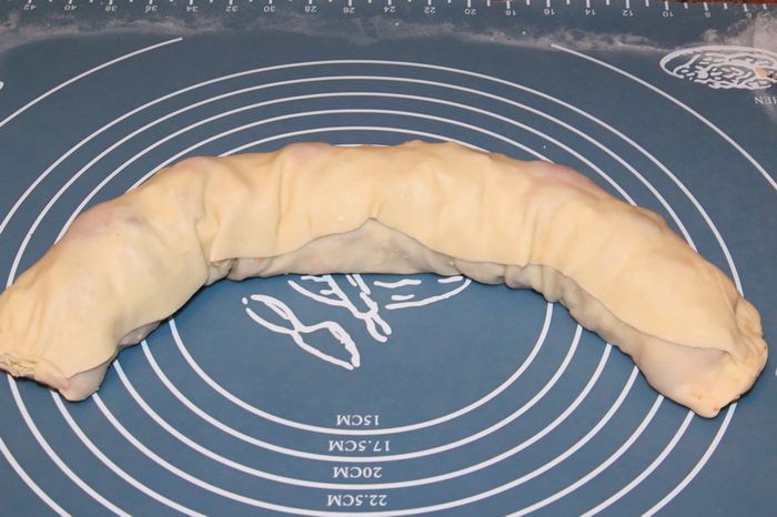 Штрудель из вытяжного теста с вишнями