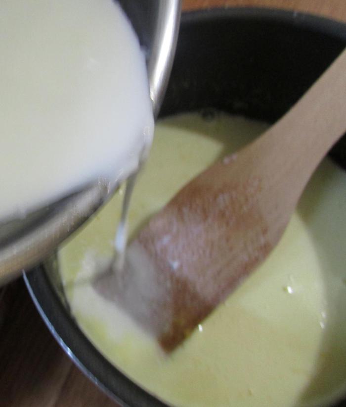 Панкейки с пшенными хлопьями и ягодным соусом