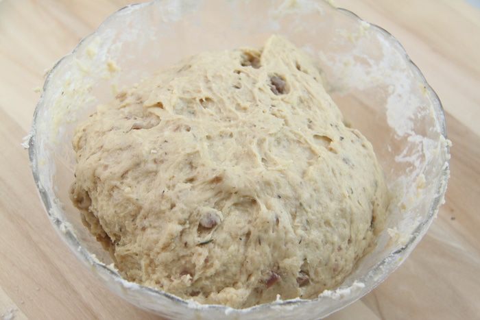 Каштановые булочки с брусникой