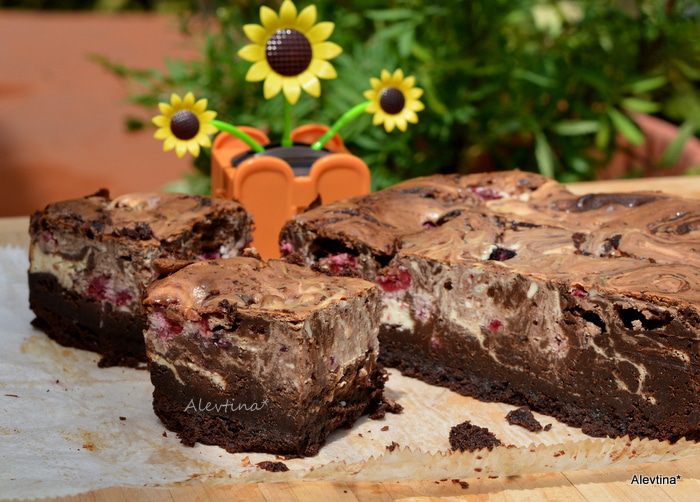 Ягодный брауни чизкейк