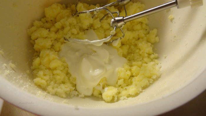 Клюквенные пирожные с меренгой