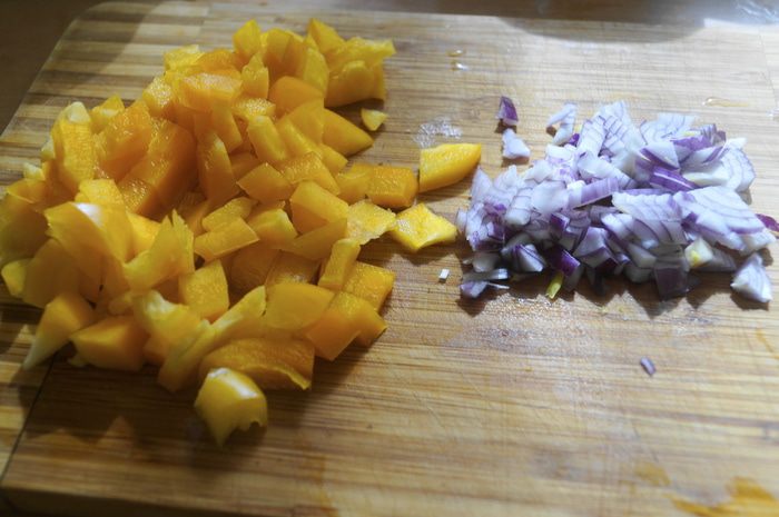 Салат из овощей и чечевицы
